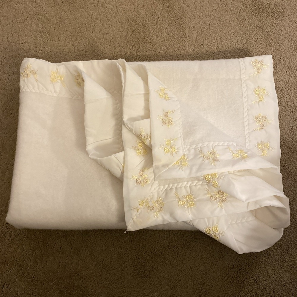 NWOT VINTAGE NORTHSTAR CHATHAM‎ "ANTIQUE ROSE" ACRYLIC BLANKET 36"x50" WHITE
